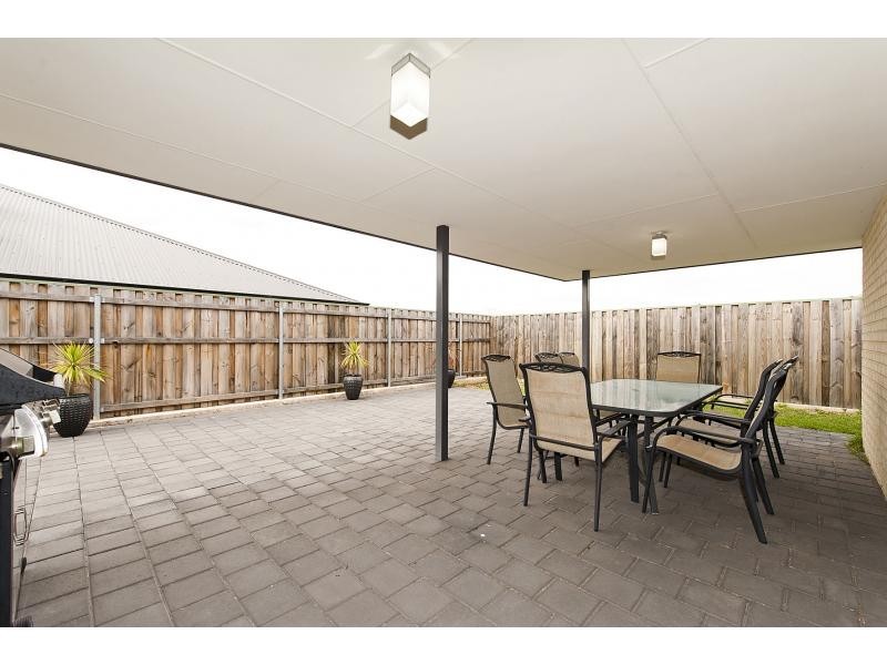 8 Vasse Gardens, Ellenbrook WA 6069