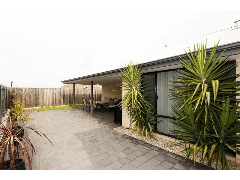 8 Vasse Gardens, Ellenbrook WA 6069