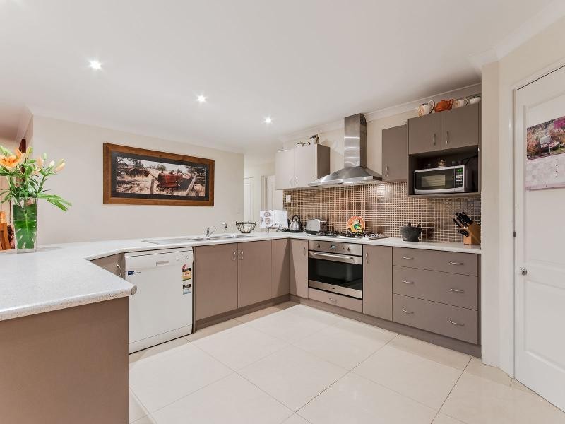 40 Rees Crescent, Rockingham WA 6168