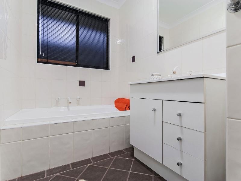 40 Rees Crescent, Rockingham WA 6168