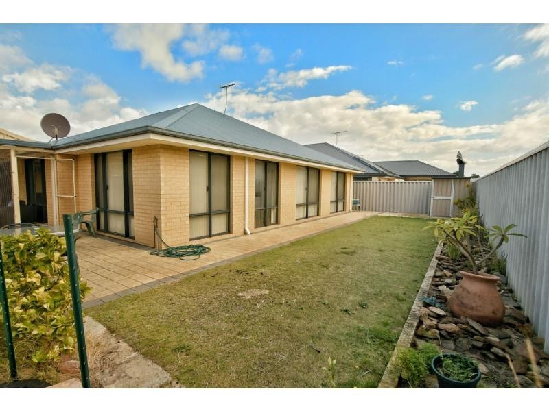 12 Maverick Promenade, Shoalwater WA 6169