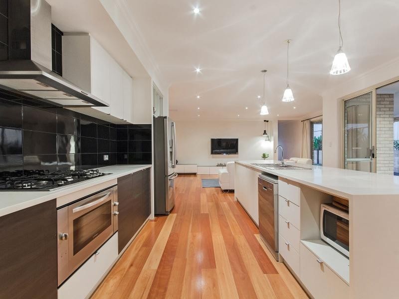 12 Powis Way, Warnbro WA 6169