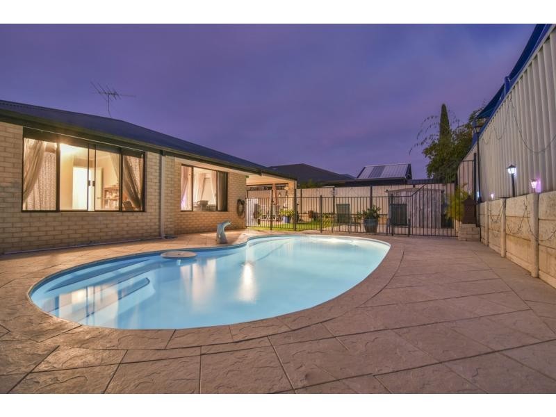 23 Hollins Bend, Madeley WA 6065