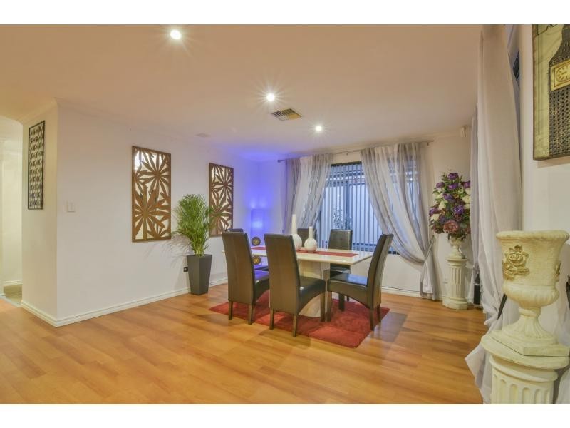 23 Hollins Bend, Madeley WA 6065