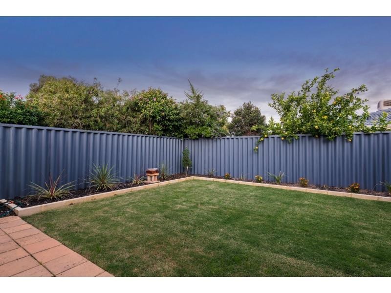2/27 Wrotham Place, Marangaroo WA 6064