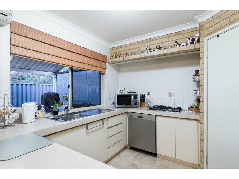 2/27 Wrotham Place, Marangaroo WA 6064