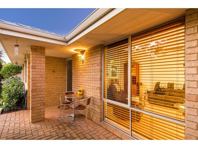 2/27 Wrotham Place, Marangaroo WA 6064