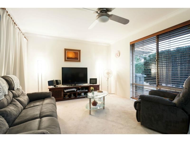 2/27 Wrotham Place, Marangaroo WA 6064