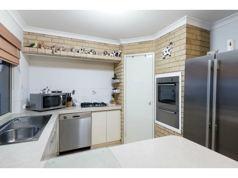 2/27 Wrotham Place, Marangaroo WA 6064