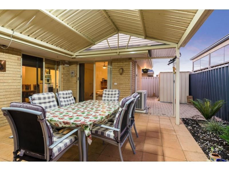 2/27 Wrotham Place, Marangaroo WA 6064