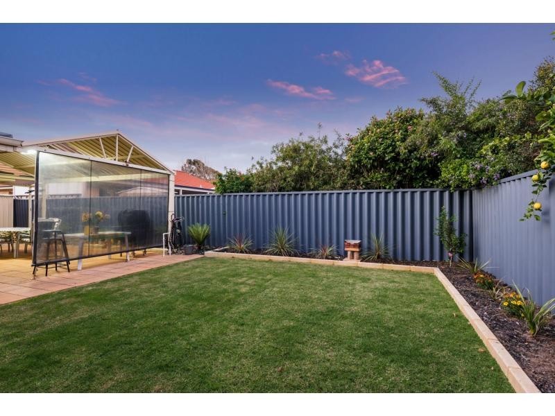 2/27 Wrotham Place, Marangaroo WA 6064