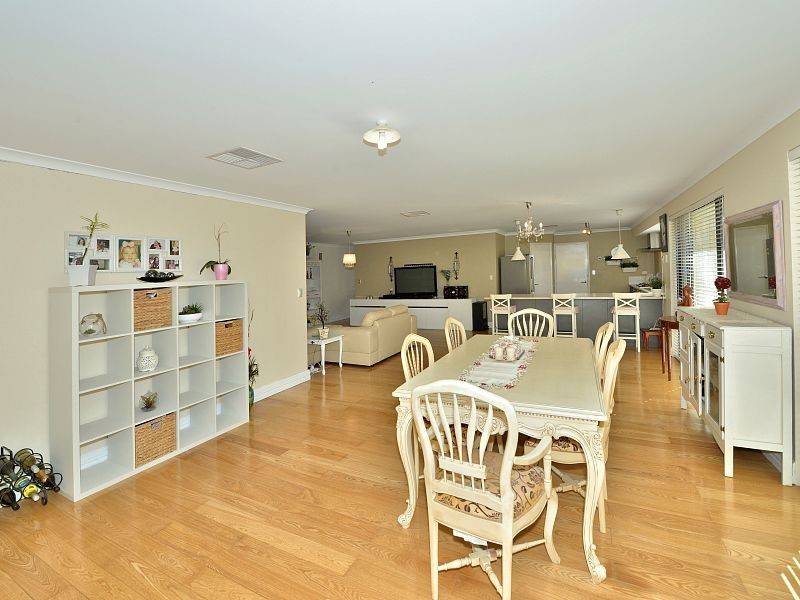 25 Woorabinda Rise, Lakelands WA 6180