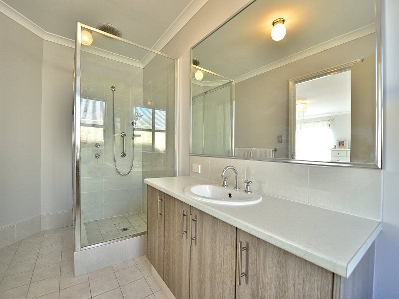 25 Woorabinda Rise, Lakelands WA 6180