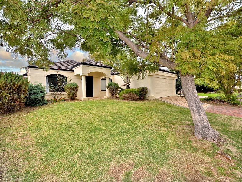 7 Seminole Avenue, Meadow Springs WA 6210