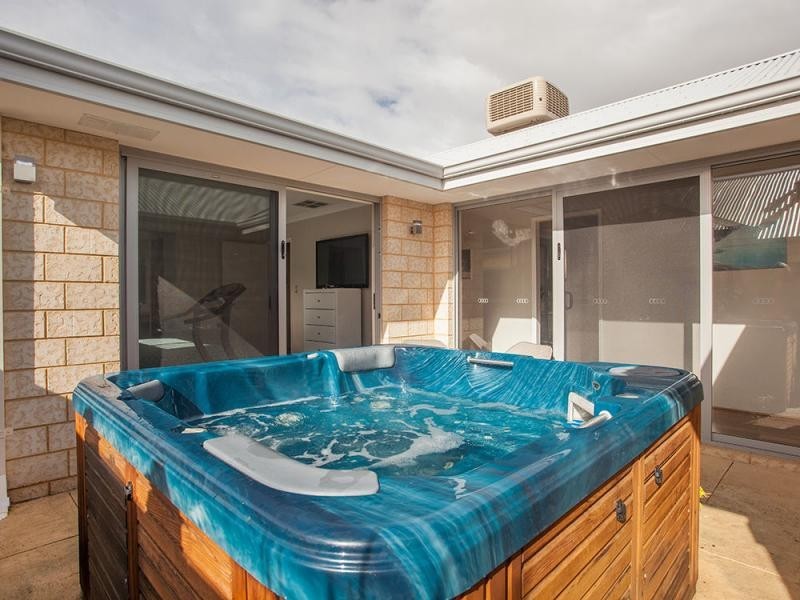 57 Rosinski Circle, Tapping WA 6065