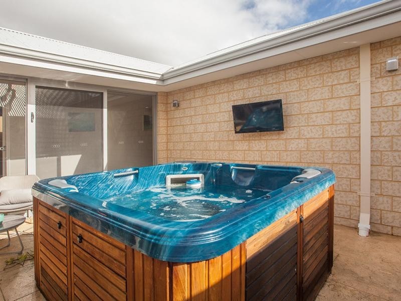 57 Rosinski Circle, Tapping WA 6065