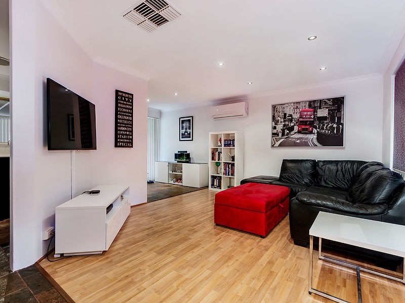 4 Knoll Place, Kiara WA 6054