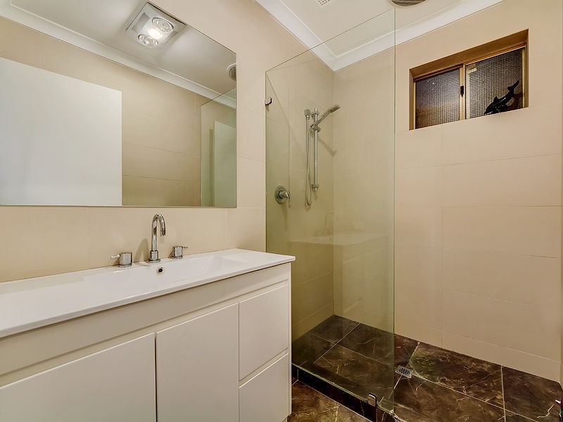 4 Knoll Place, Kiara WA 6054