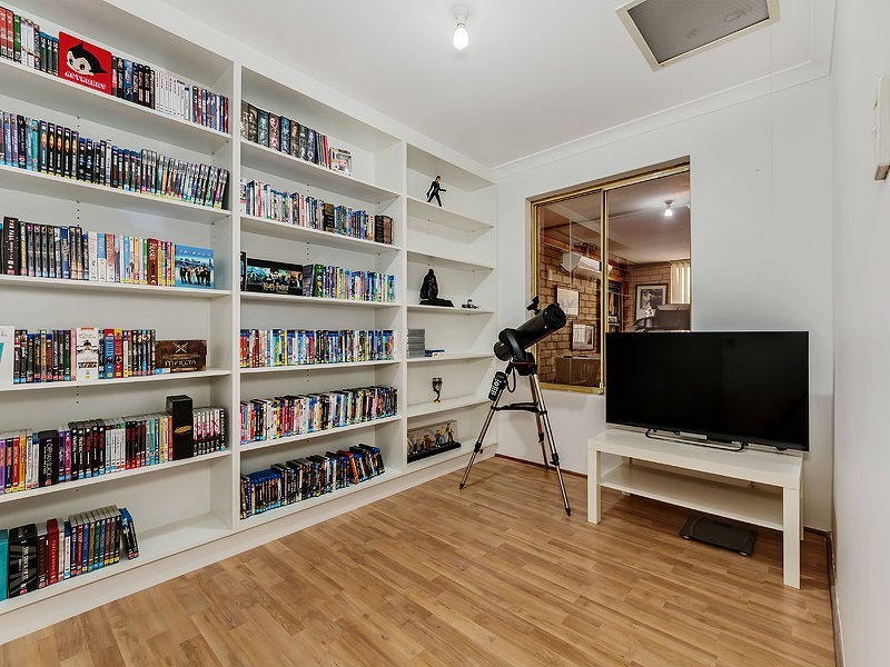 4 Knoll Place, Kiara WA 6054