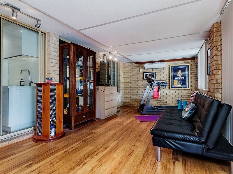 4 Knoll Place, Kiara WA 6054