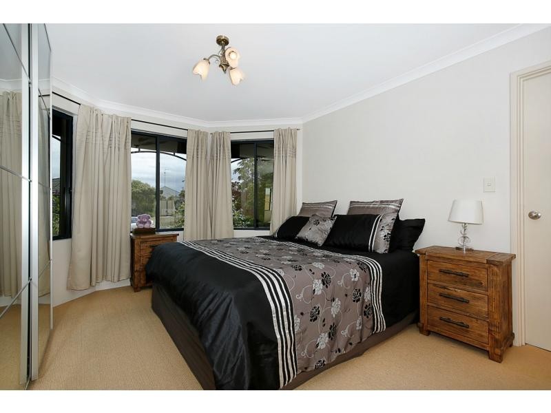 6 Carnoustie Gardens, Meadow Springs WA 6210