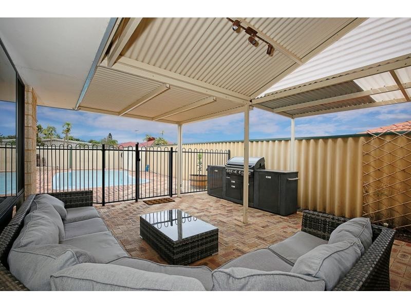 6 Carnoustie Gardens, Meadow Springs WA 6210