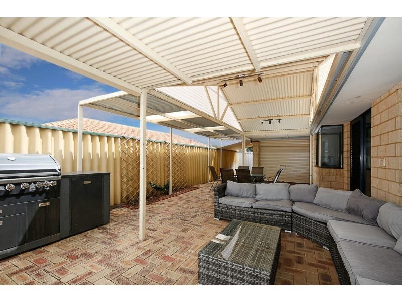 6 Carnoustie Gardens, Meadow Springs WA 6210