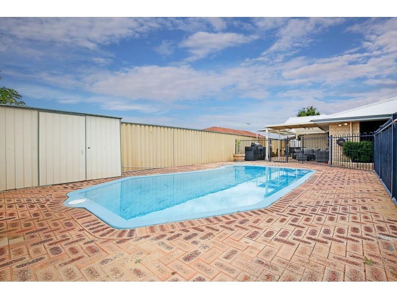 6 Carnoustie Gardens, Meadow Springs WA 6210