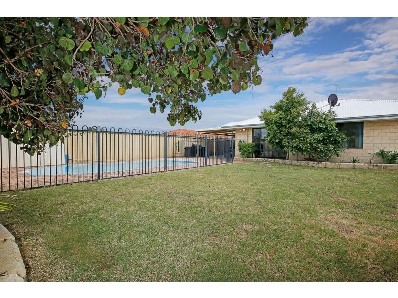 6 Carnoustie Gardens, Meadow Springs WA 6210