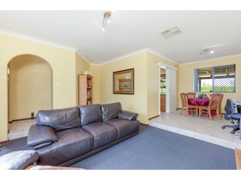 33 Deyoung Road, Craigie WA 6025