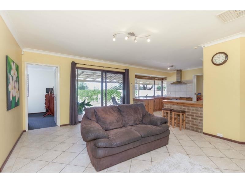 33 Deyoung Road, Craigie WA 6025