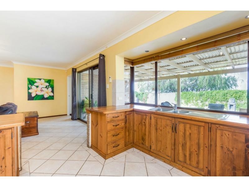 33 Deyoung Road, Craigie WA 6025