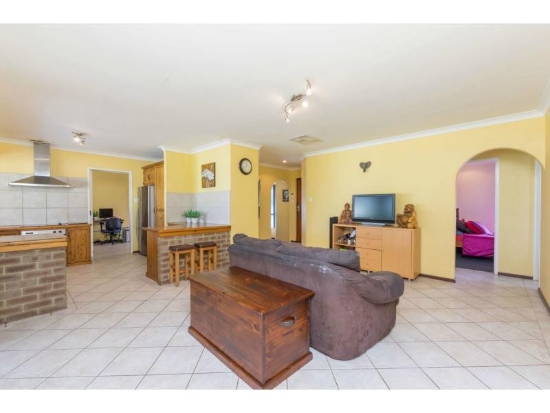 33 Deyoung Road, Craigie WA 6025