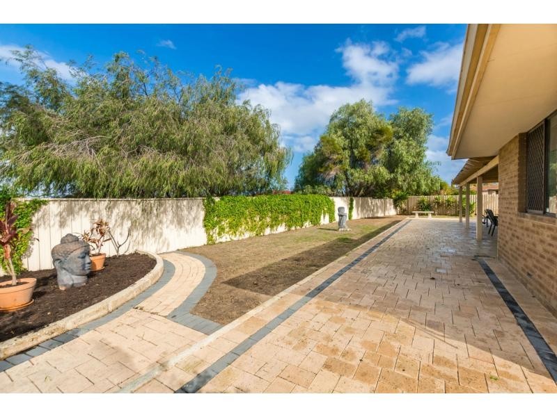 33 Deyoung Road, Craigie WA 6025