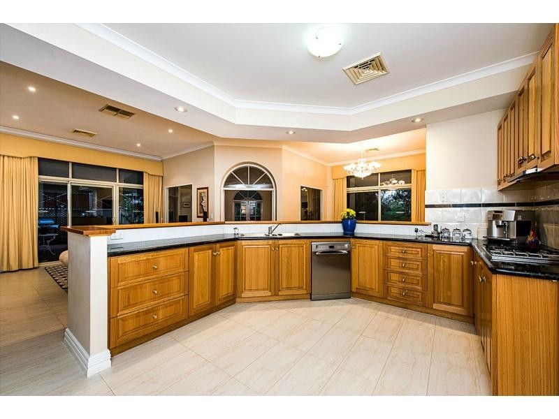 18 Monroe Retreat, Meadow Springs WA 6210