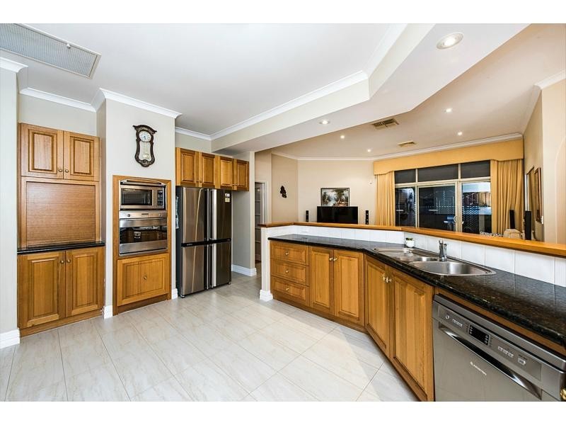 18 Monroe Retreat, Meadow Springs WA 6210