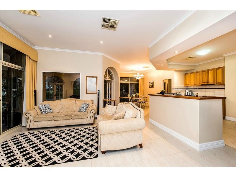 18 Monroe Retreat, Meadow Springs WA 6210