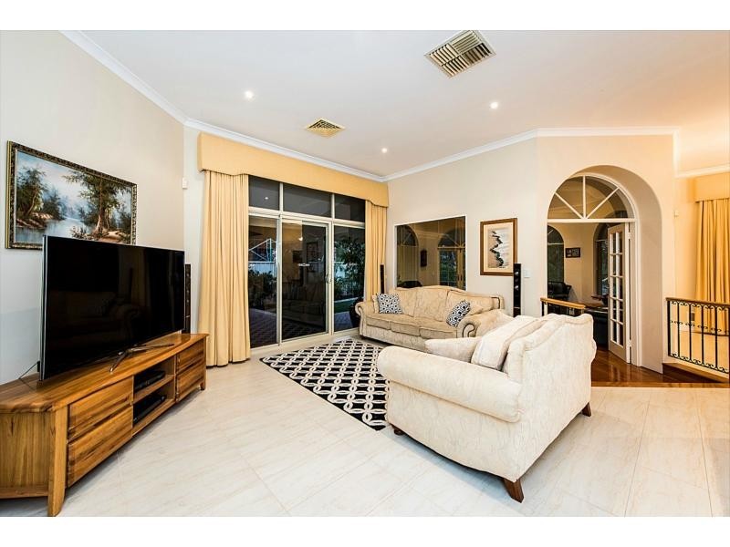 18 Monroe Retreat, Meadow Springs WA 6210