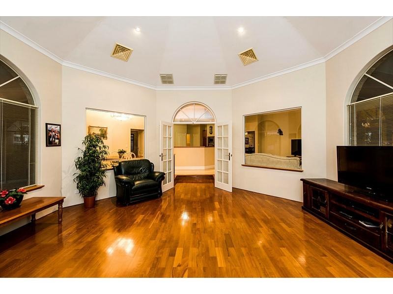 18 Monroe Retreat, Meadow Springs WA 6210