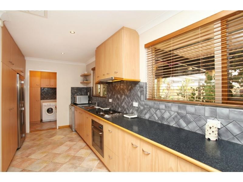 1 Leacon Place, Maddington WA 6109