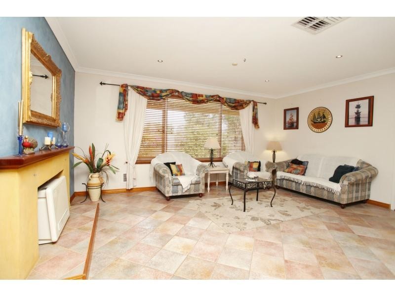 1 Leacon Place, Maddington WA 6109