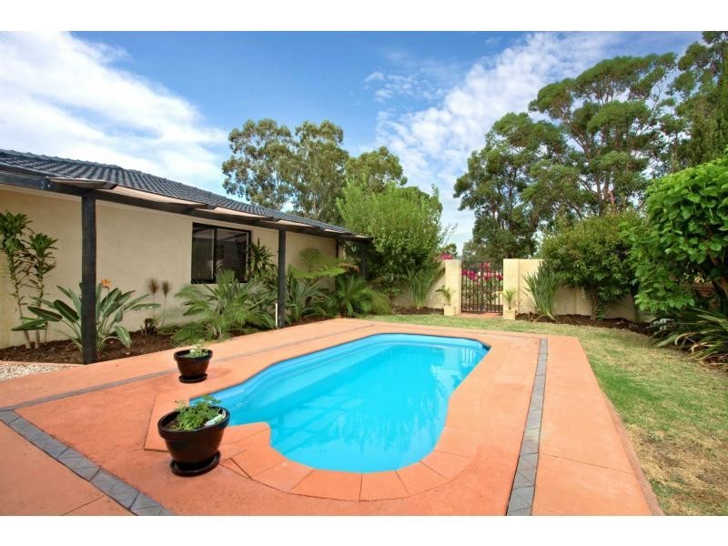 1 Leacon Place, Maddington WA 6109