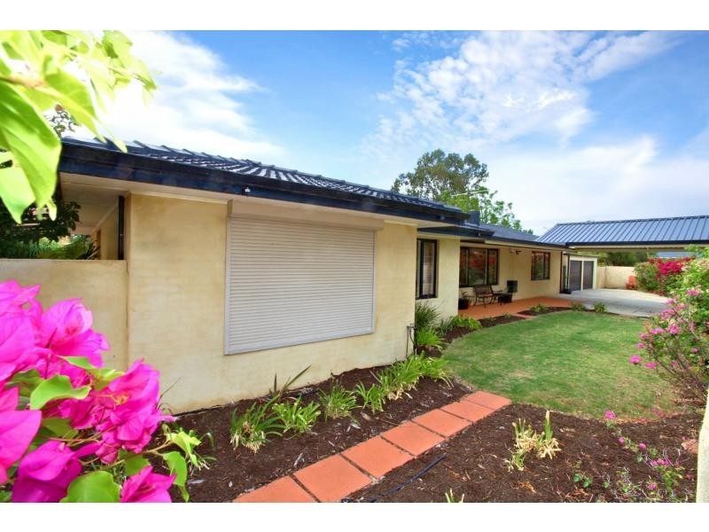 1 Leacon Place, Maddington WA 6109
