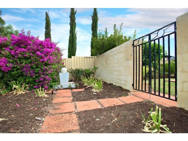 1 Leacon Place, Maddington WA 6109