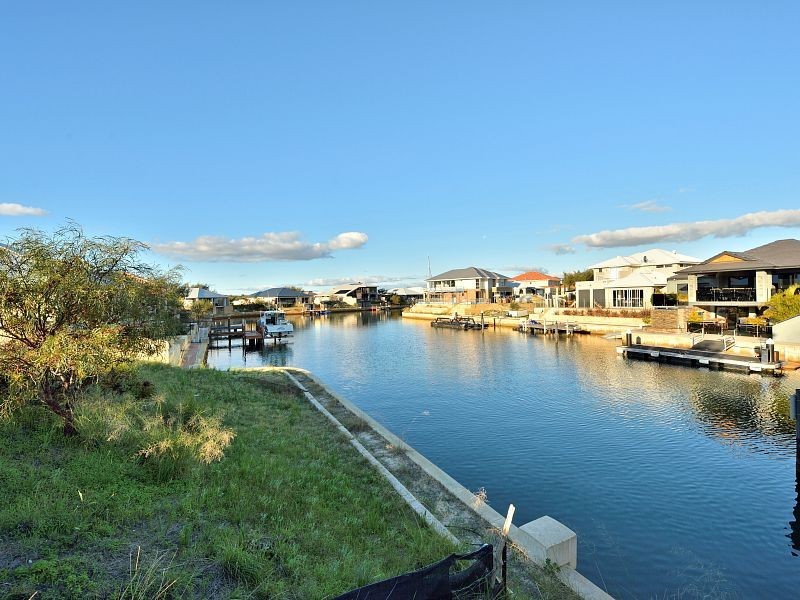 67 Queen Parade, Wannanup WA 6210