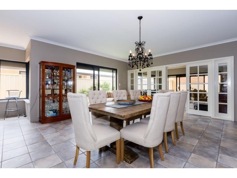 16 Arpenteur Turn, Madora Bay WA 6210