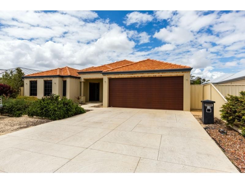 16 Arpenteur Turn, Madora Bay WA 6210