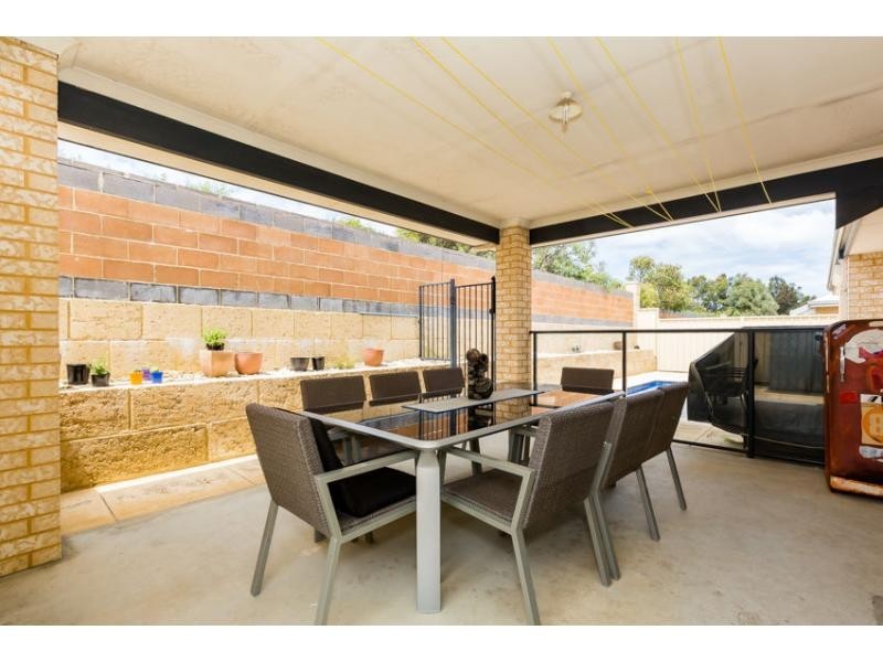 16 Arpenteur Turn, Madora Bay WA 6210