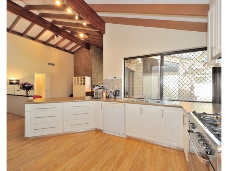 9 Birkdale Court, Cooloongup WA 6168