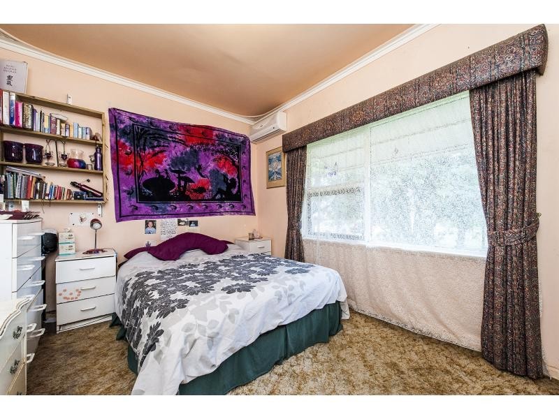 8 Mead Street, Byford WA 6122